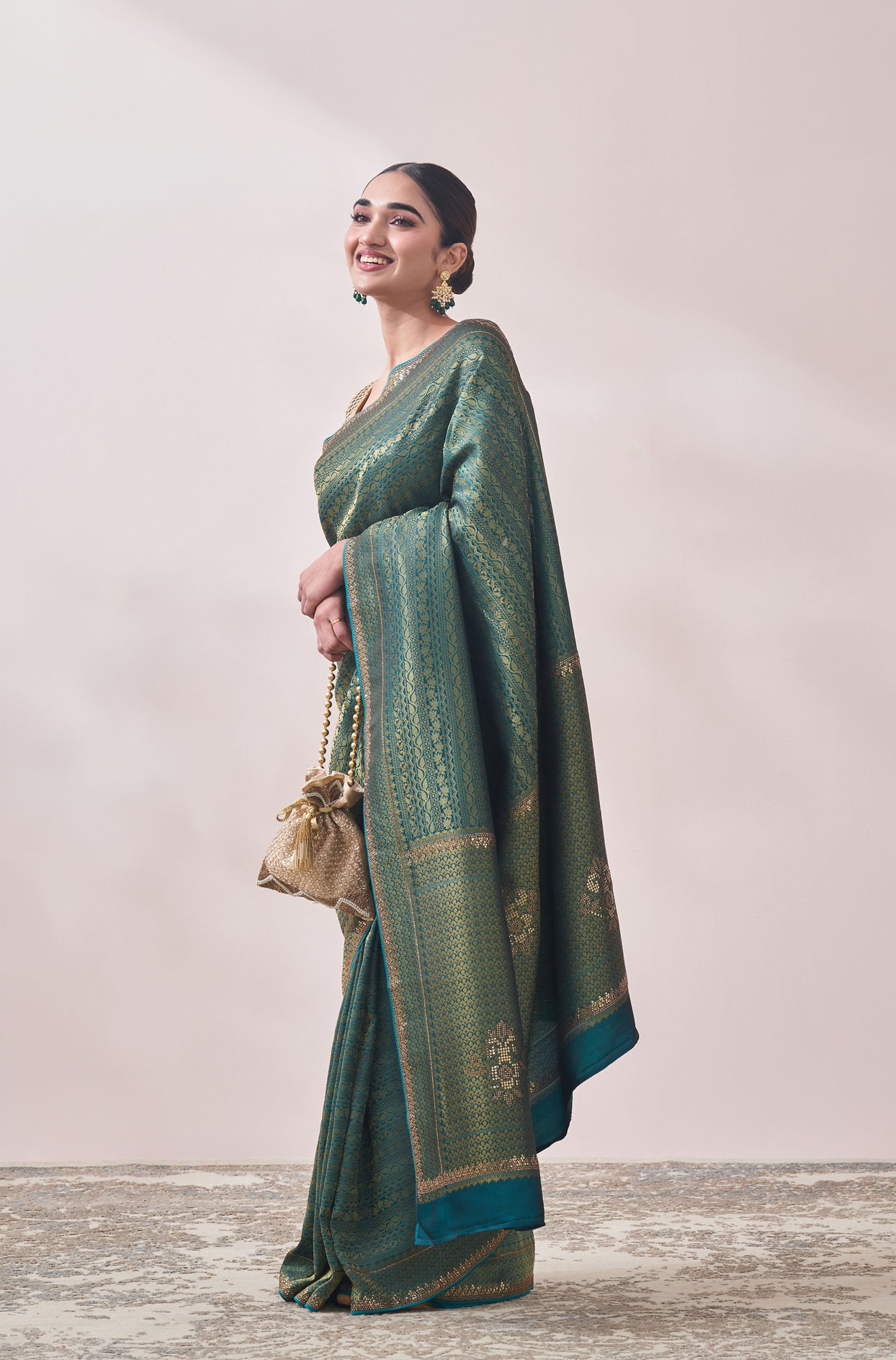 Mohey Women Teal Blue Patterned Saree