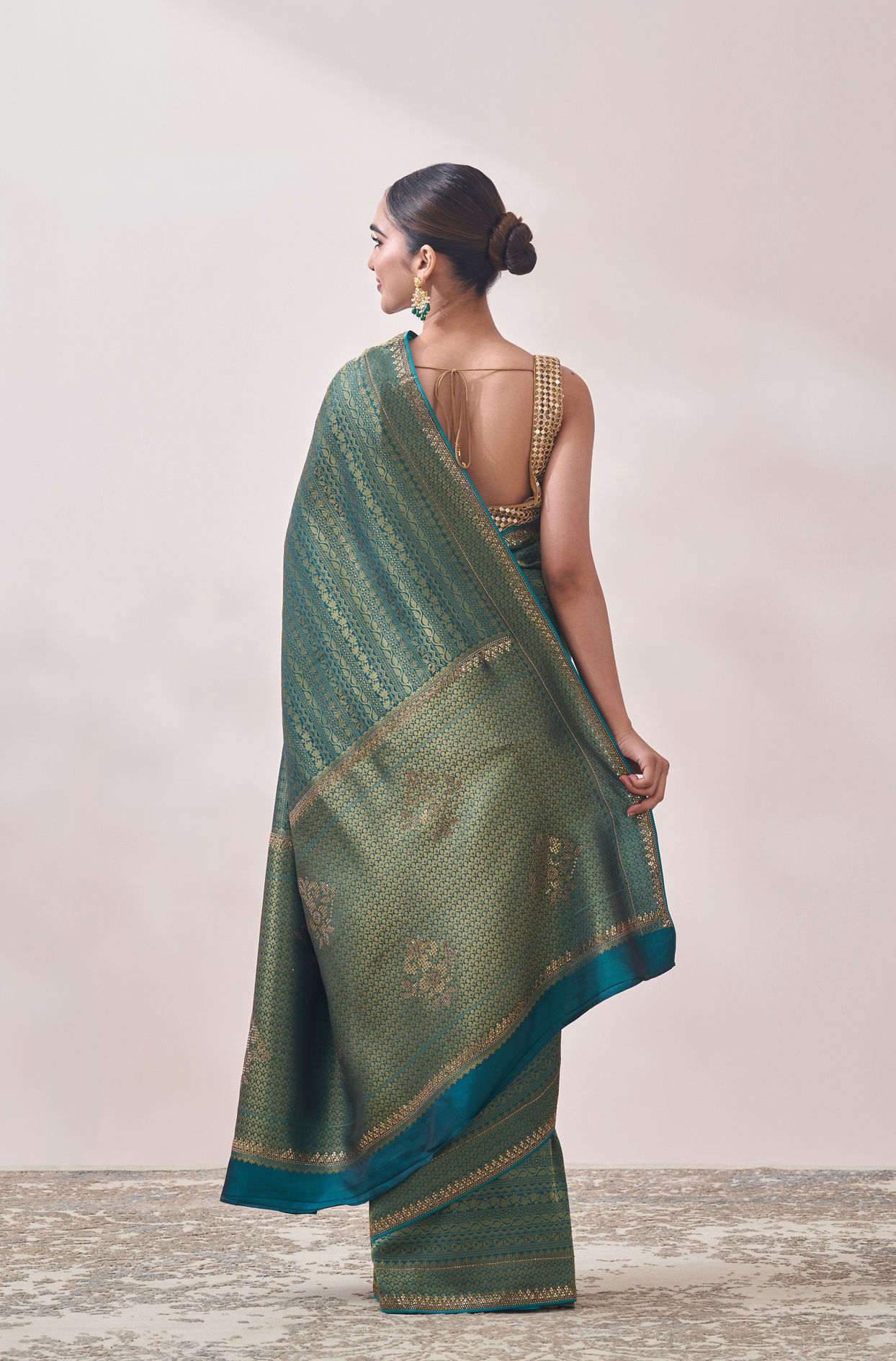 Mohey Women Teal Blue Patterned Saree