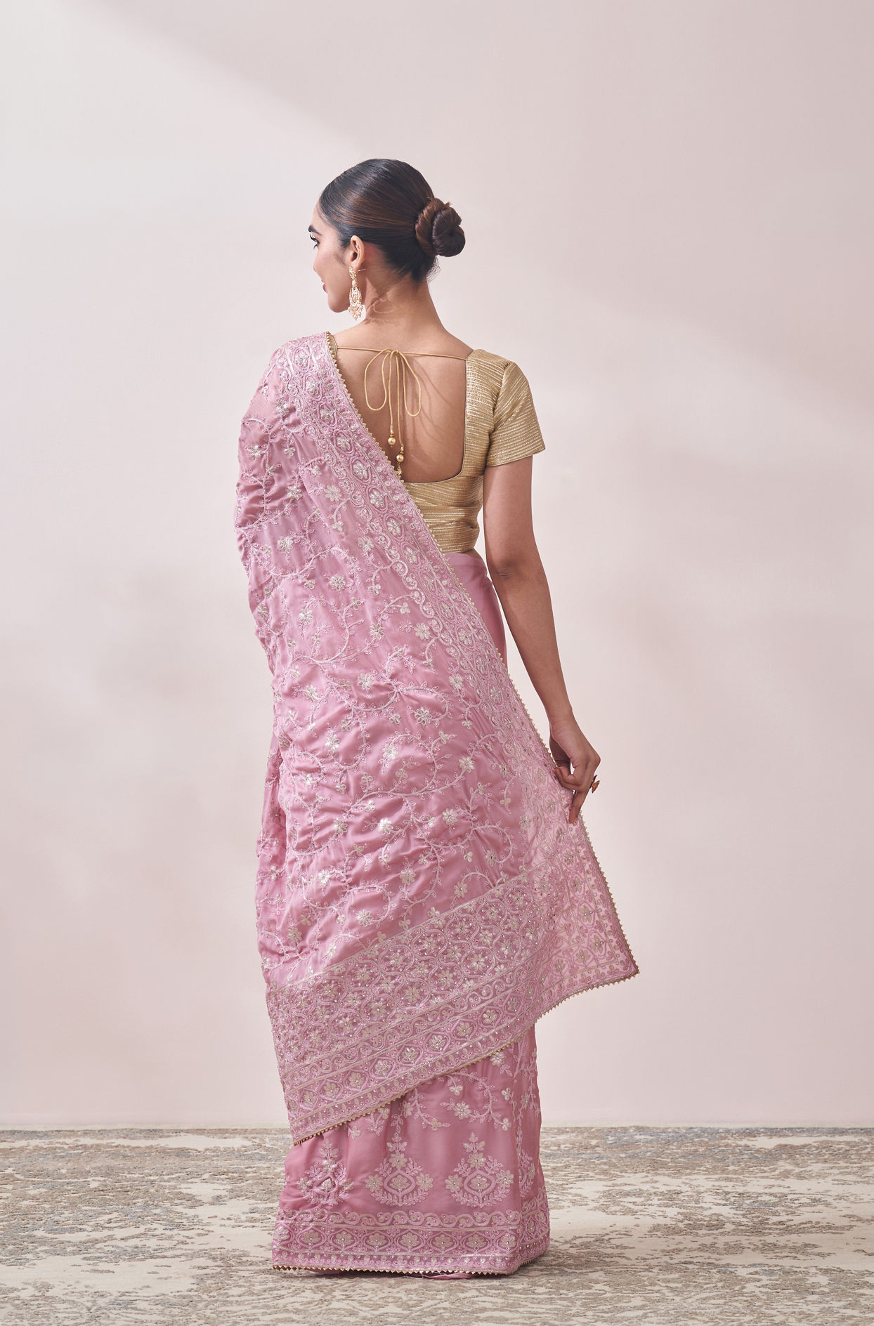 Mohey Women Light Pink Embroidered Saree