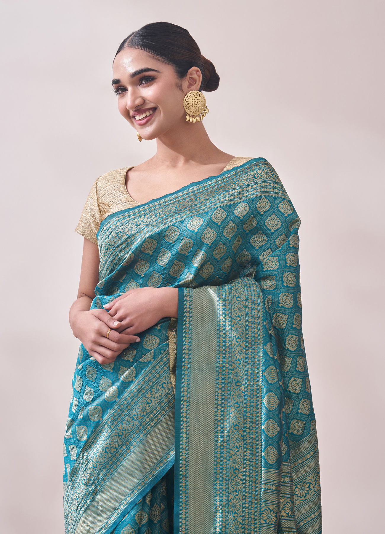 Mohey Women Turquoise Blue Zari Weaved Saree