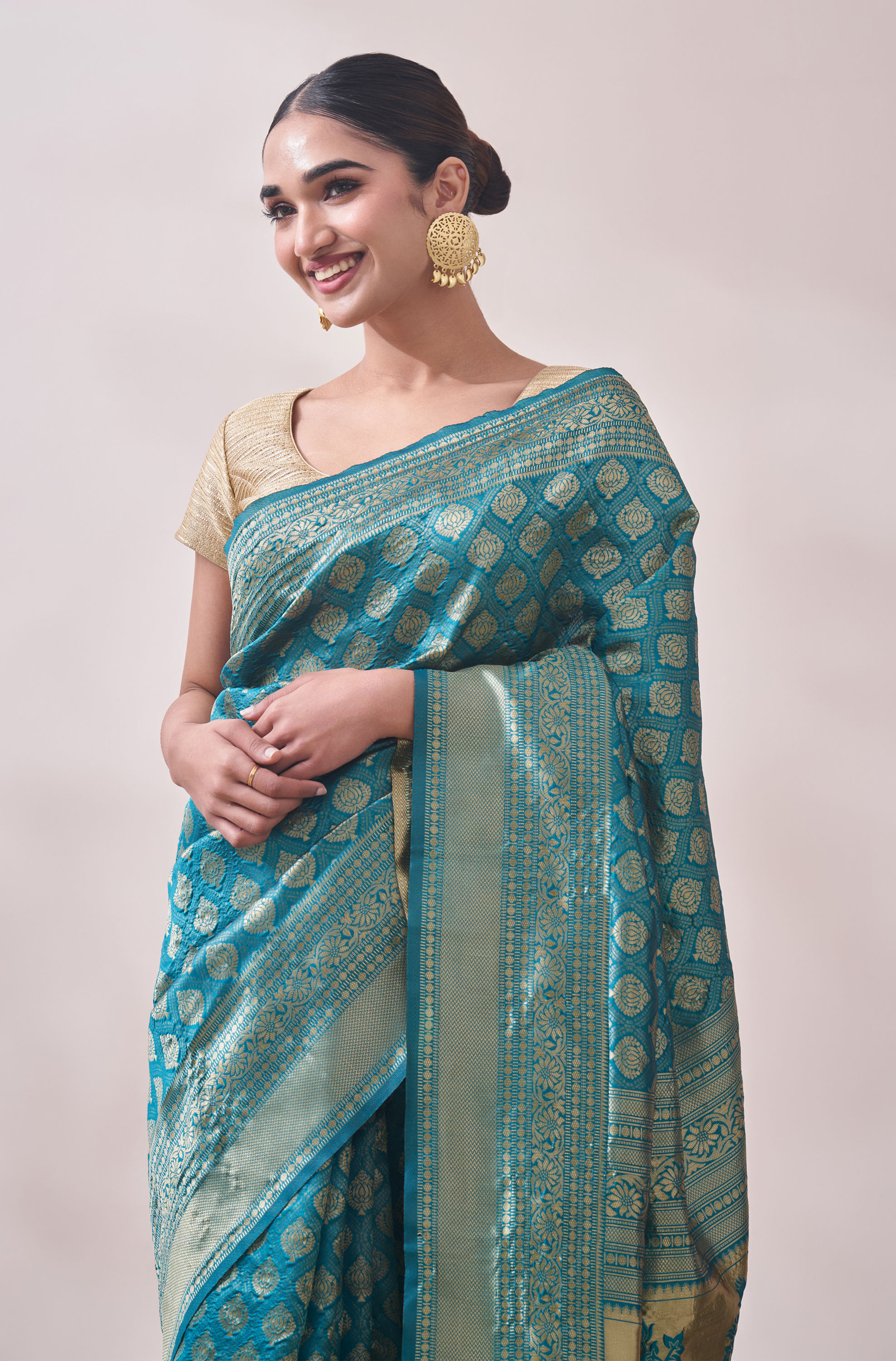 Mohey Women Turquoise Blue Zari Weaved Saree