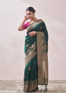 Mohey Women Emerald Green Contrast Embroidered Saree image number 0