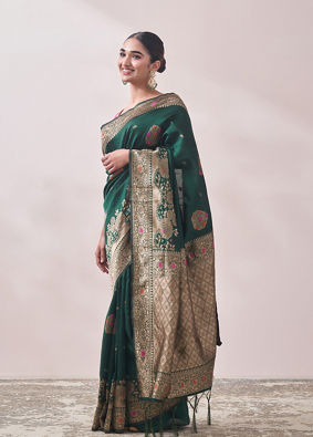 Mohey Women Emerald Green Contrast Embroidered Saree image number 3