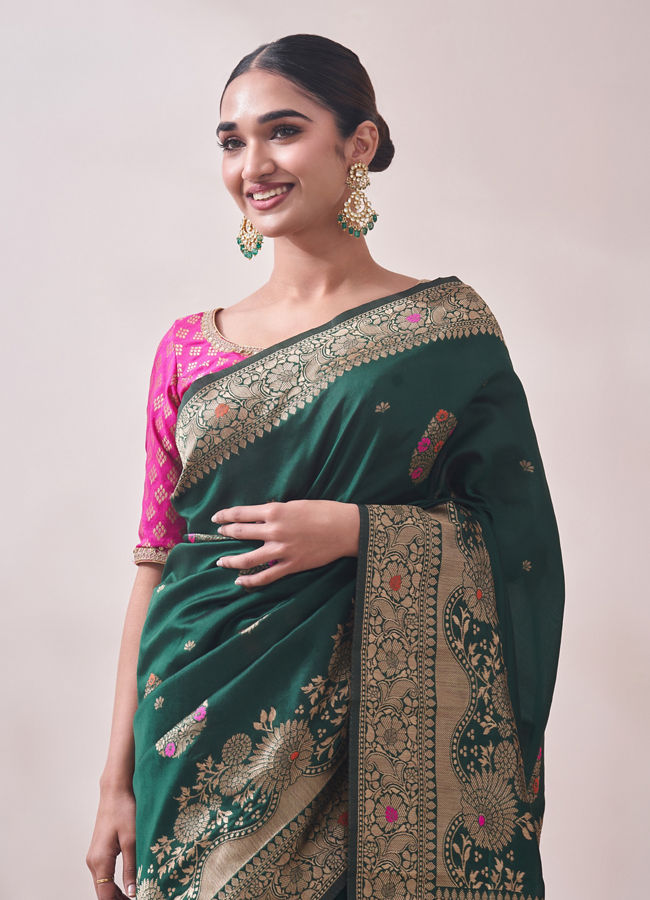 Mohey Women Emerald Green Contrast Embroidered Saree image number 1