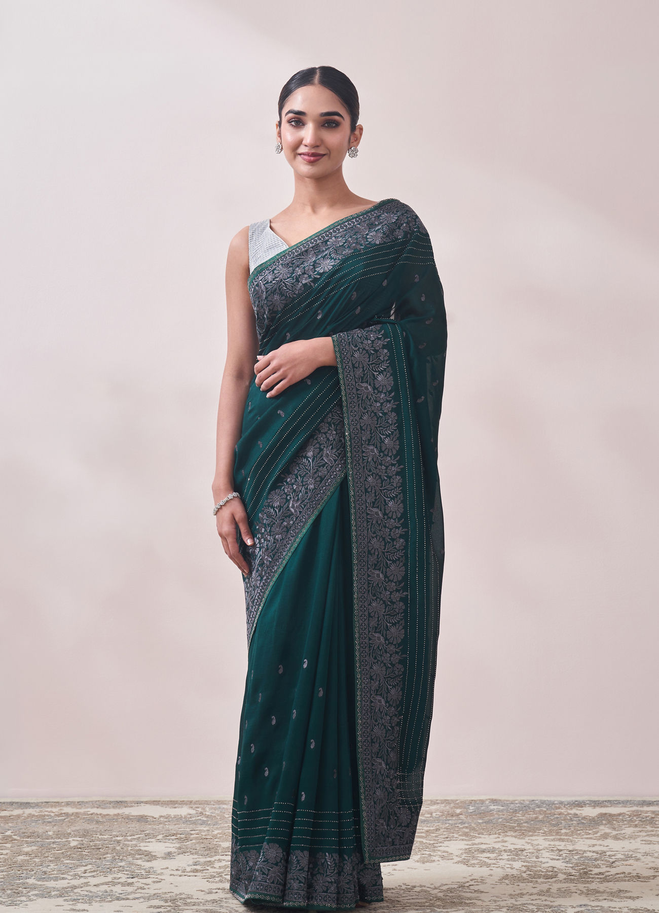 Mohey Women Emerald Green Paisley Design Saree