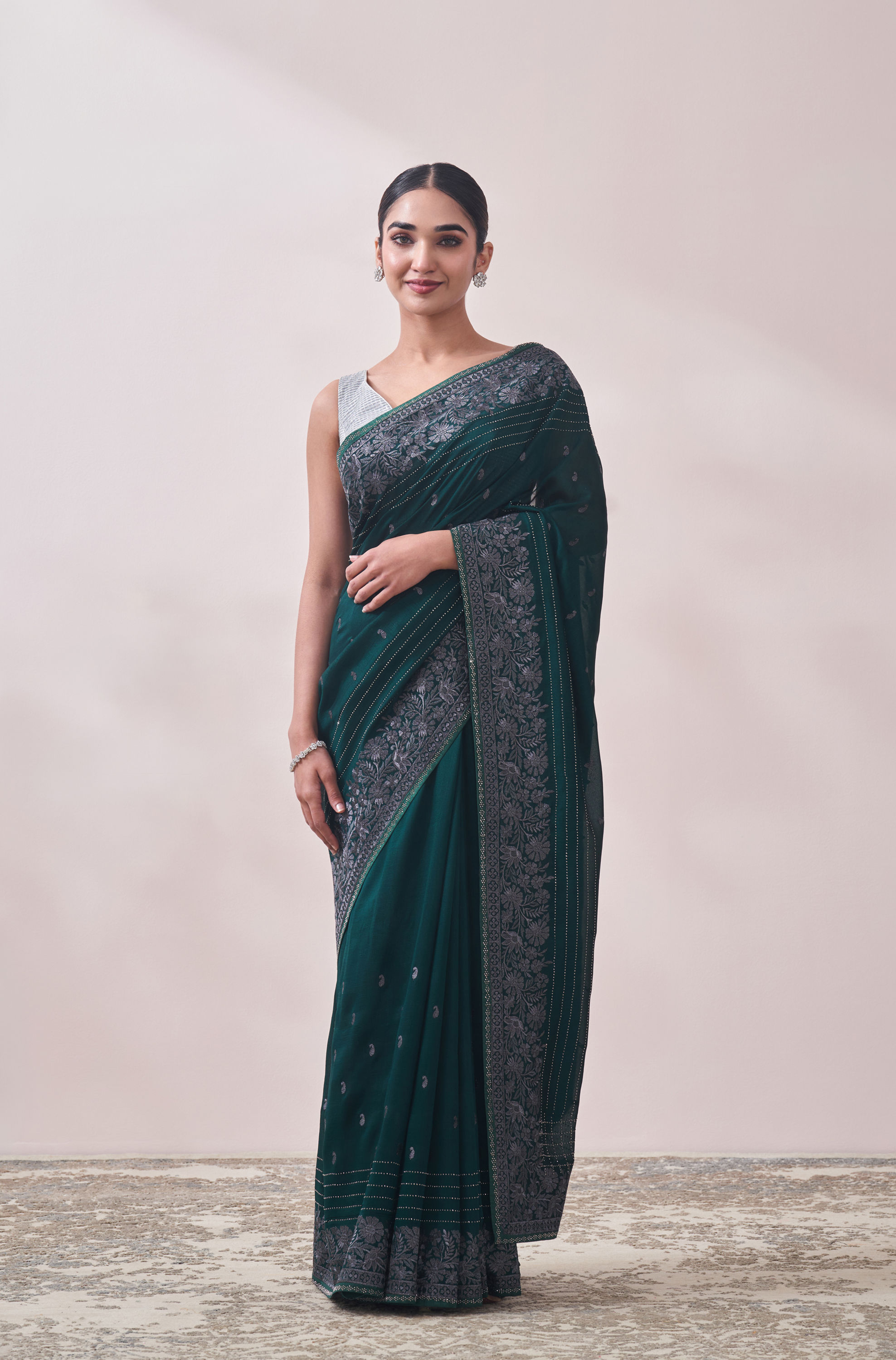 Mohey Women Emerald Green Paisley Design Saree