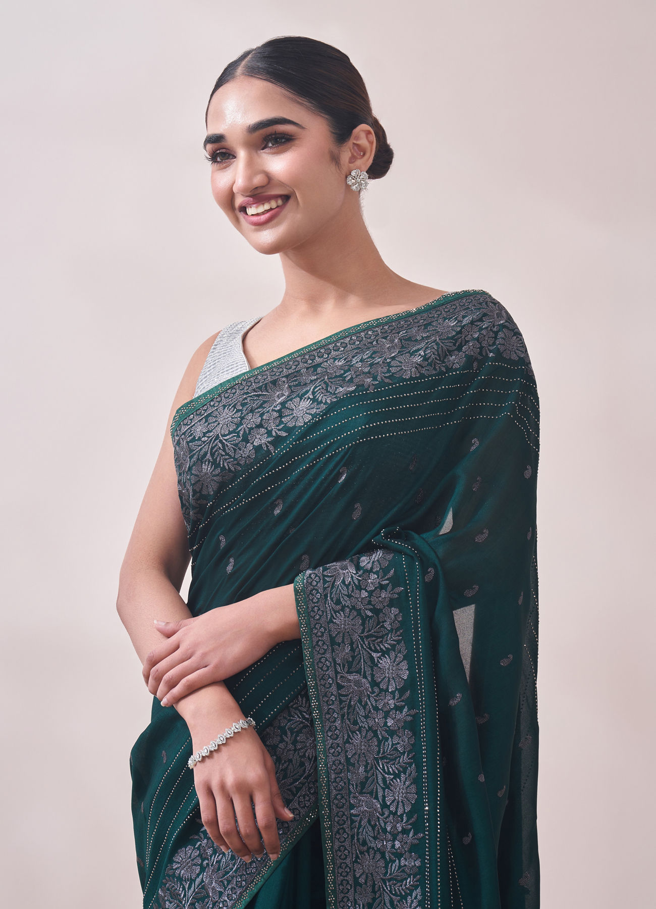 Mohey Women Emerald Green Paisley Design Saree