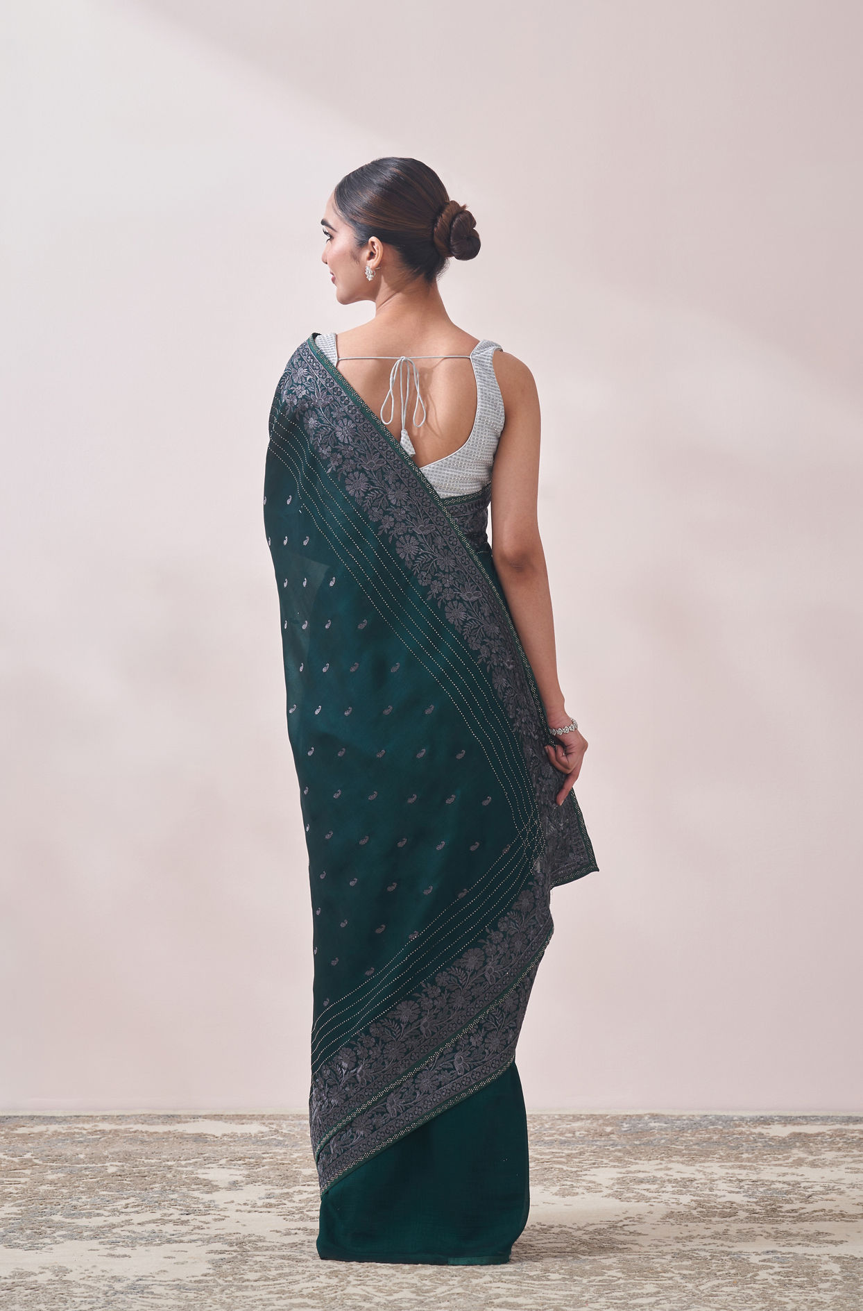 Emerald Green Paisley Design Saree image number 2