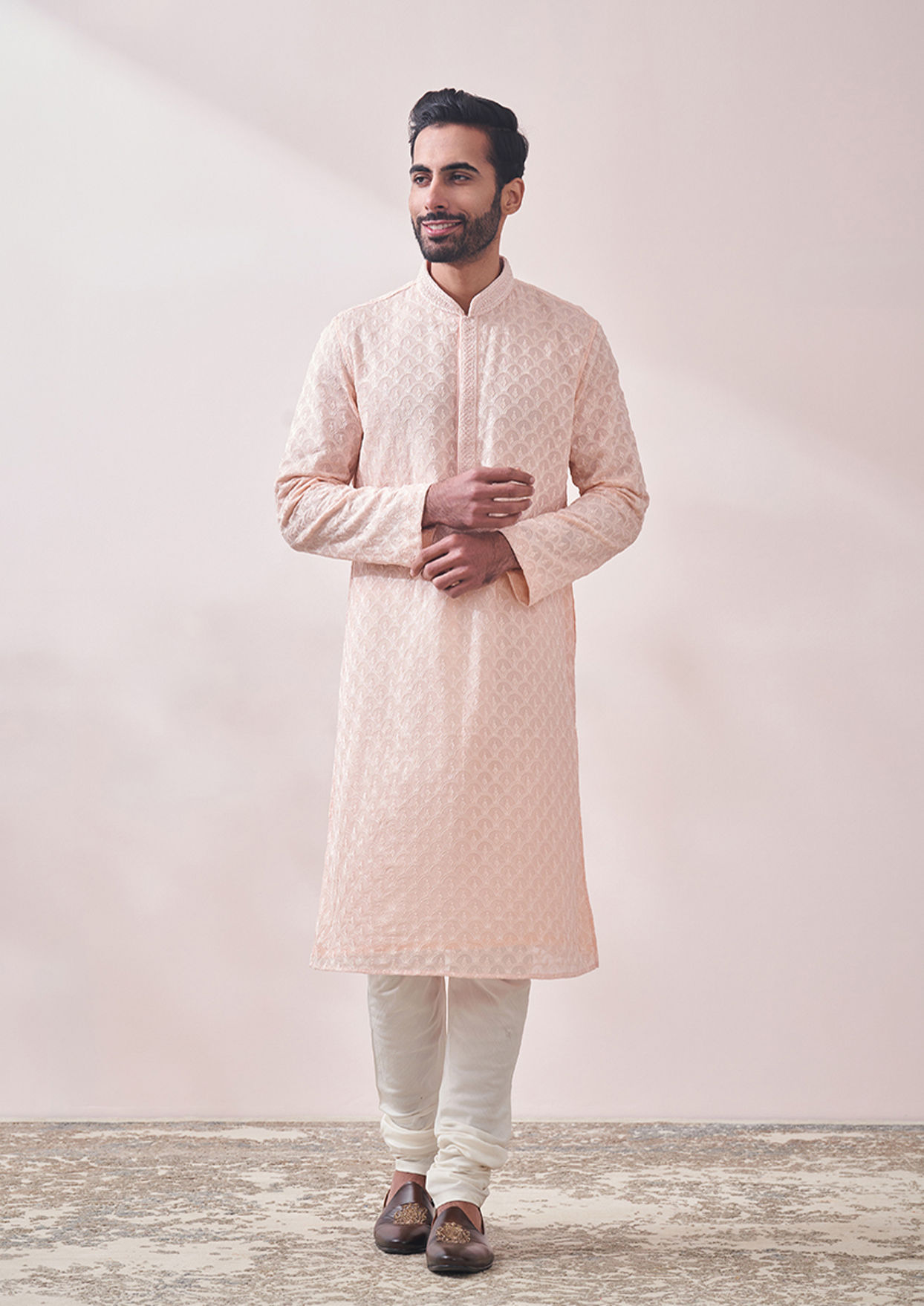 alt message - Twamev Men Perfect Gajaree Chikankari Kurta Set image number 1