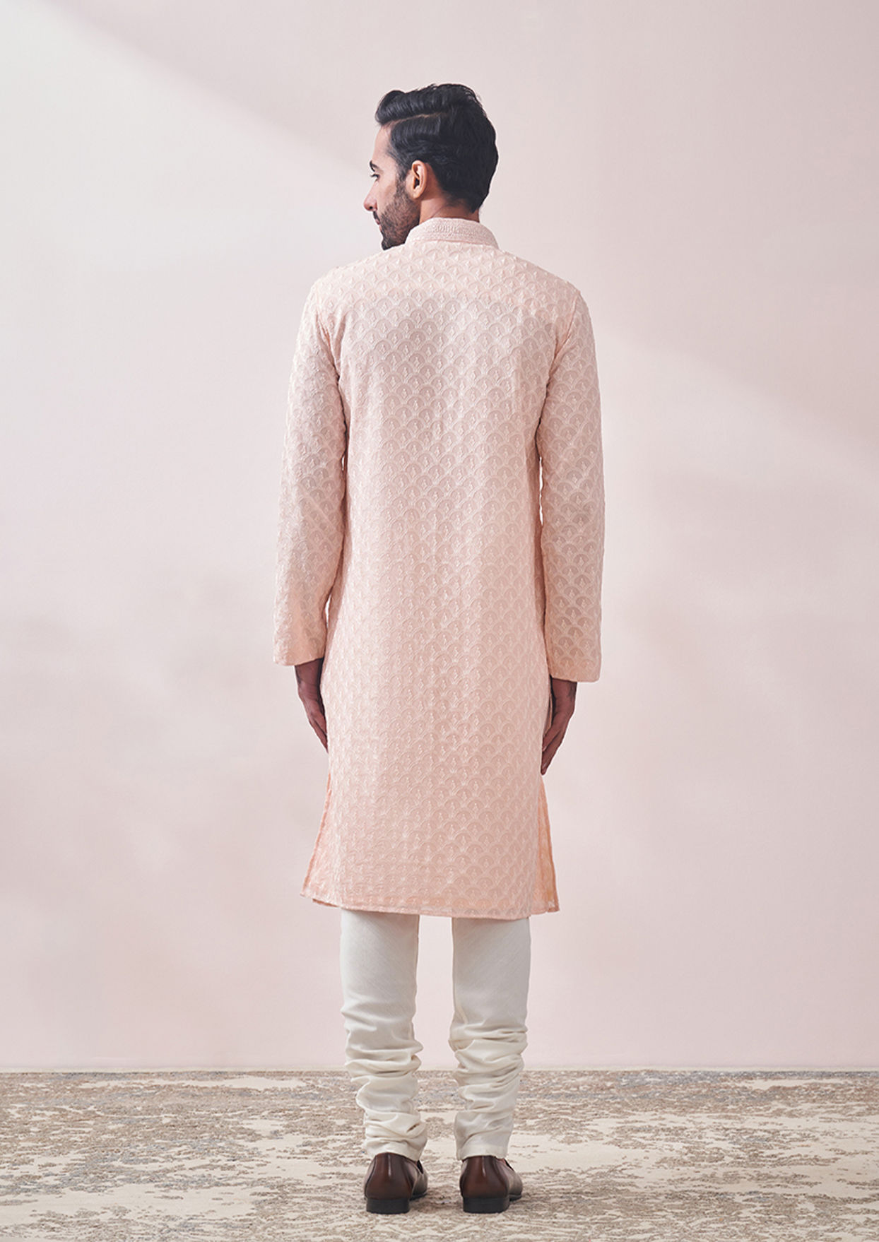 alt message - Twamev Men Perfect Gajaree Chikankari Kurta Set image number 3