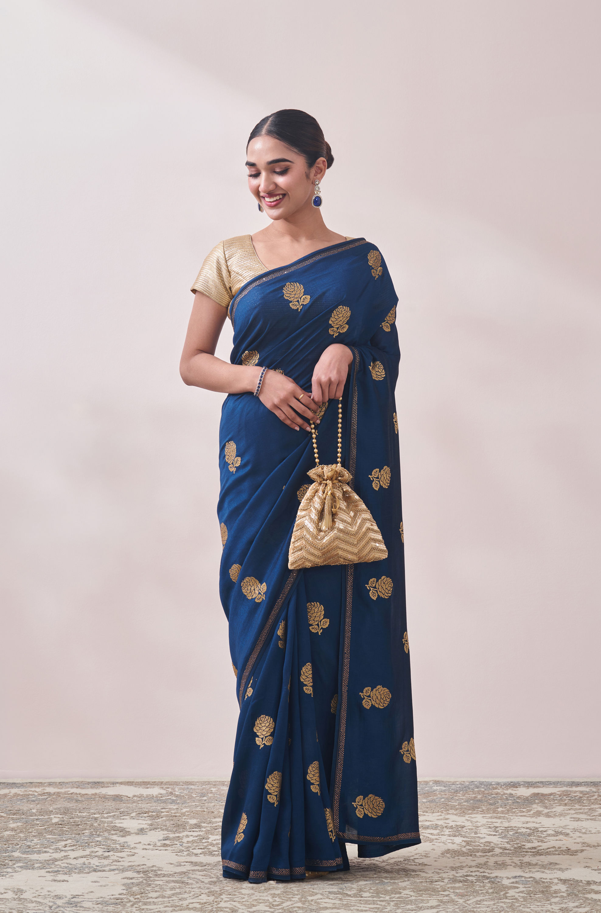 Mohey Women Teal Blue Patterned Saree