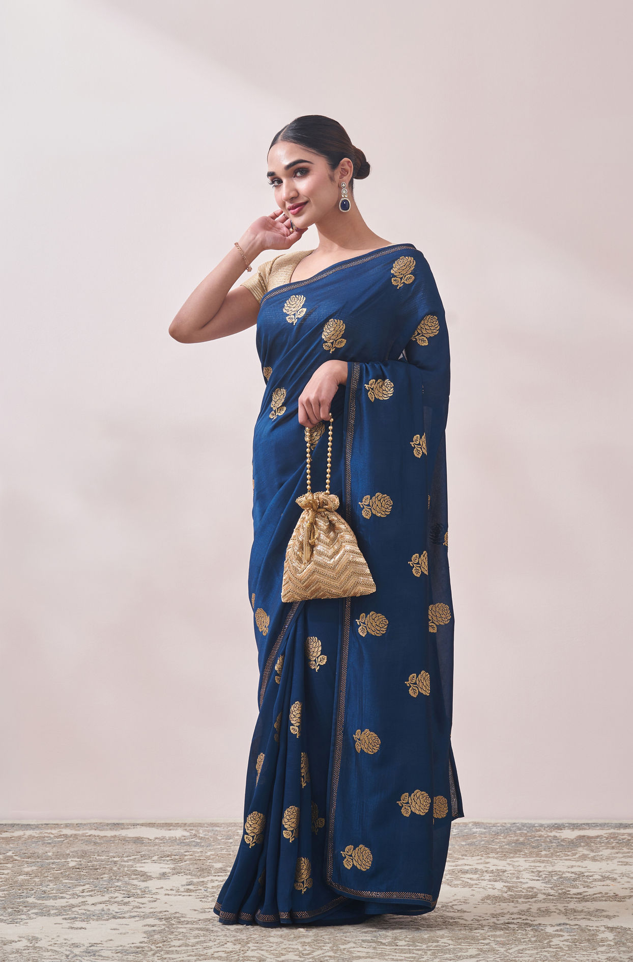 Mohey Women Teal Blue Patterned Saree
