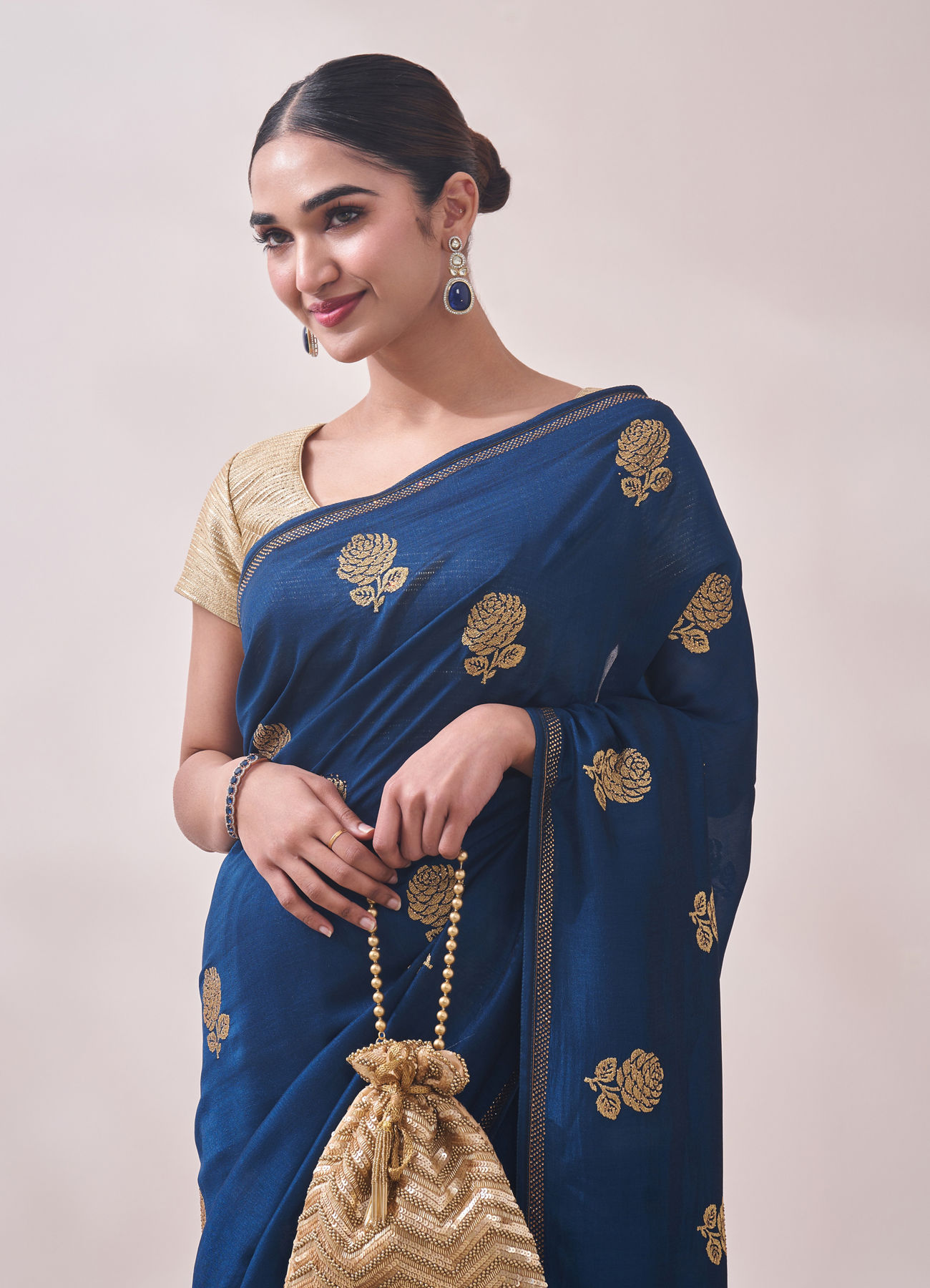 Mohey Women Teal Blue Patterned Saree