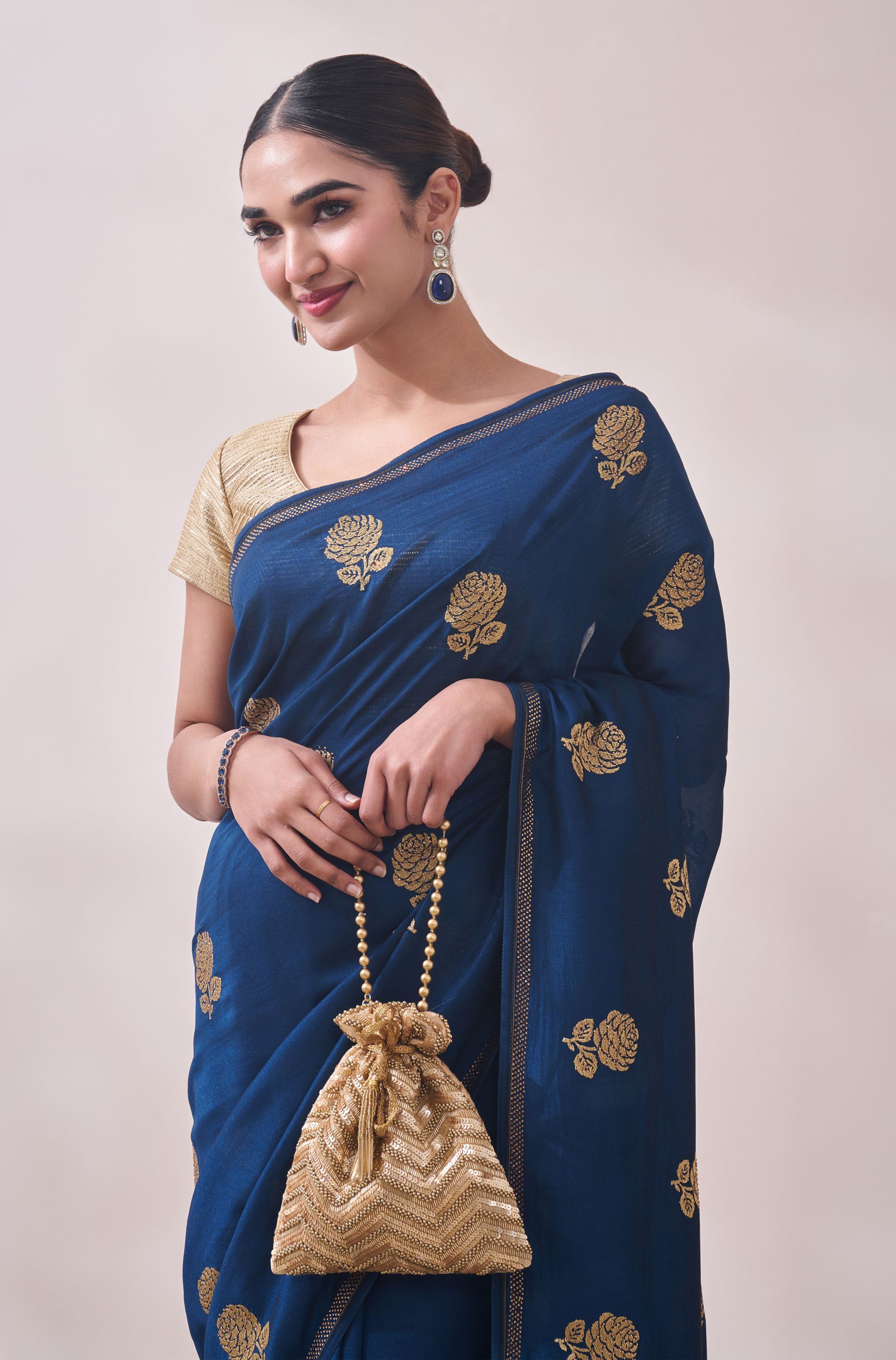 Mohey Women Teal Blue Patterned Saree