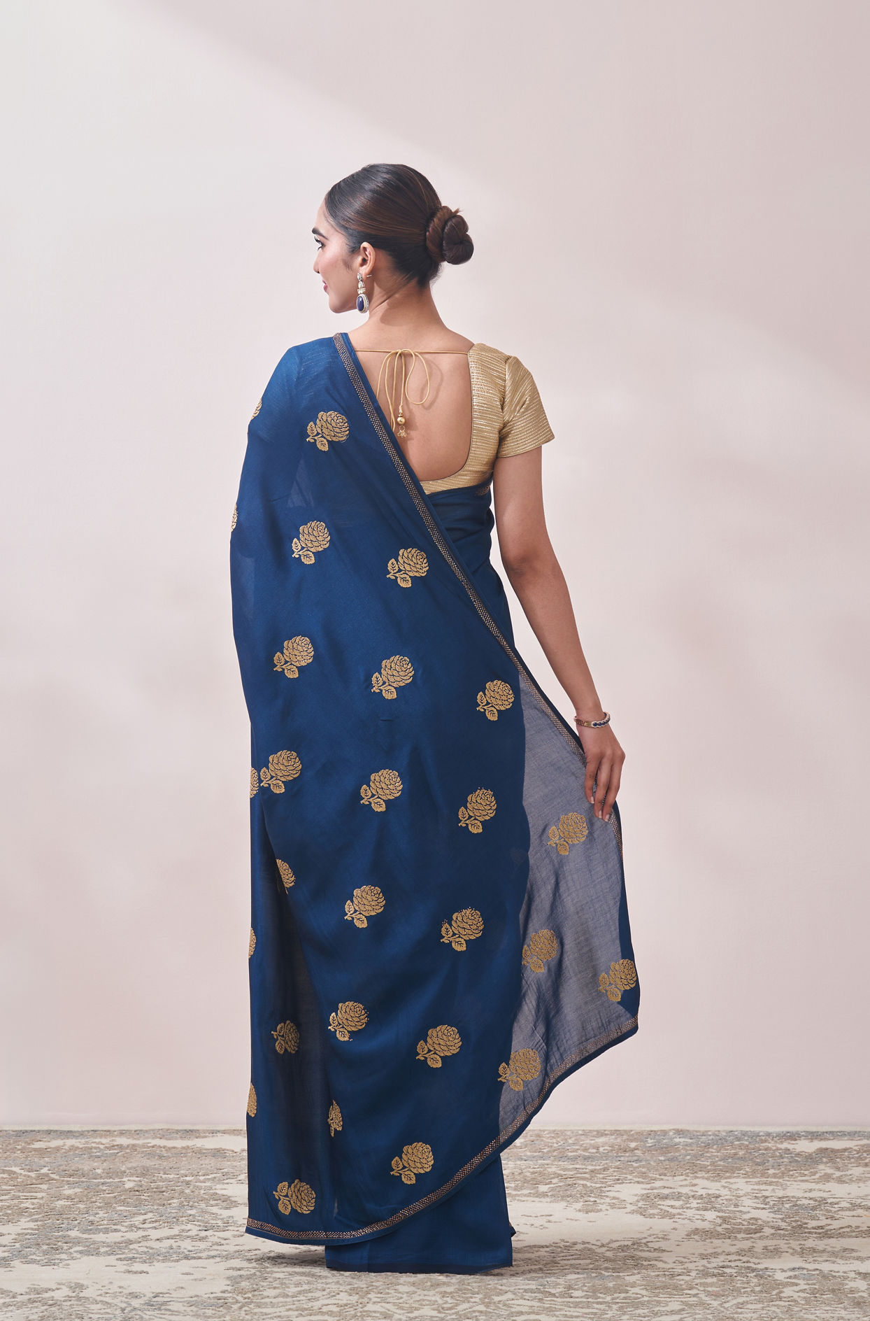 Mohey Women Teal Blue Patterned Saree