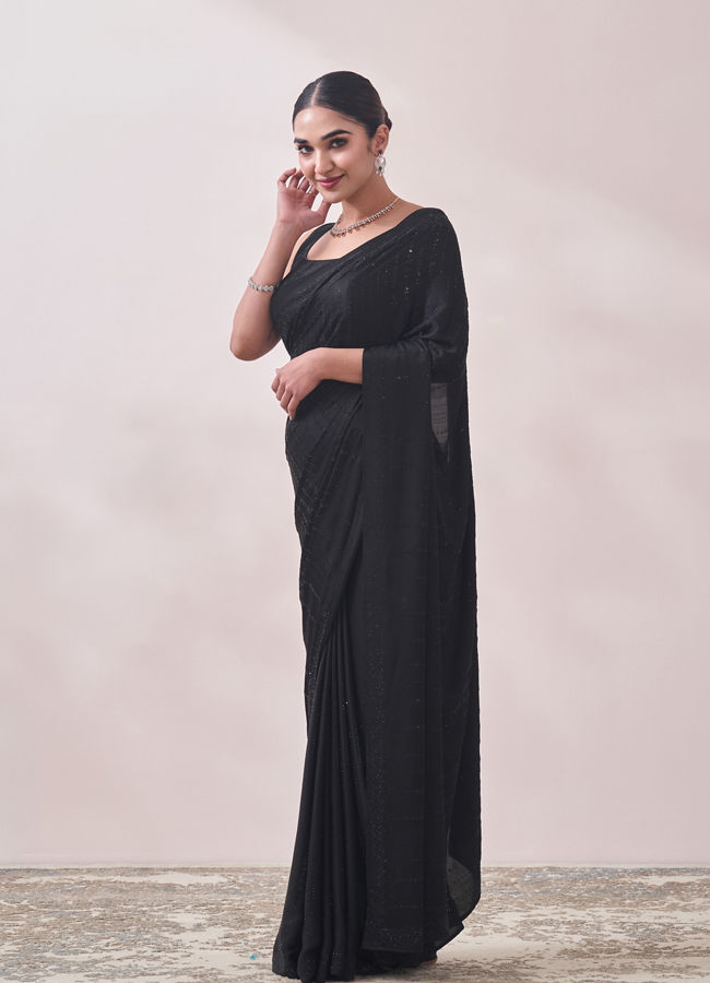 alt message - Mohey Women Black Self Design Saree image number 3