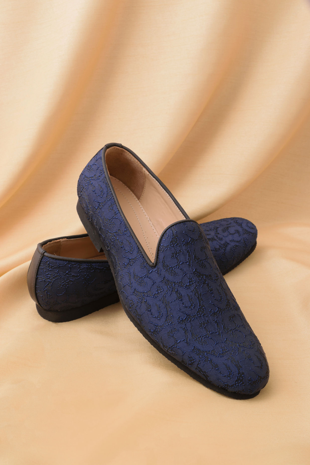 Manyavar Men Royal Blue Self Embroidered Loafer Style Juti image number 1