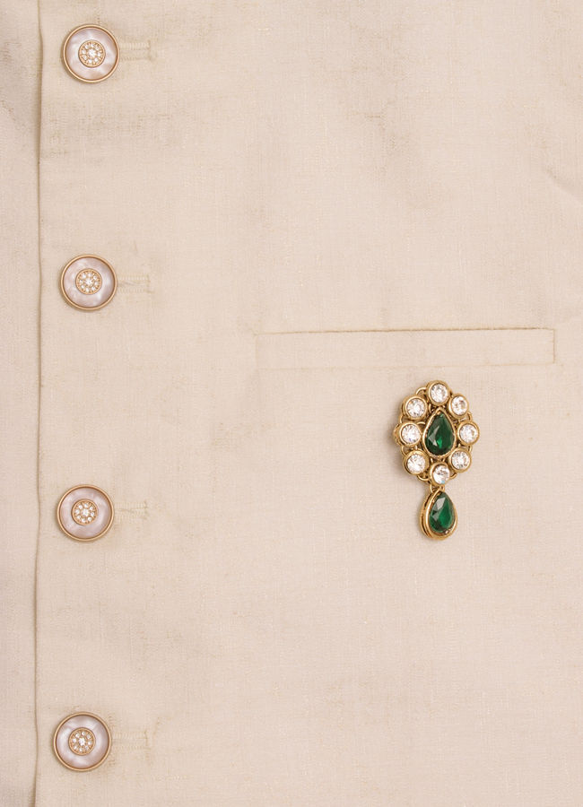 Manyavar Men Emerald Green Stone Embedded Drop Shaped Brooch