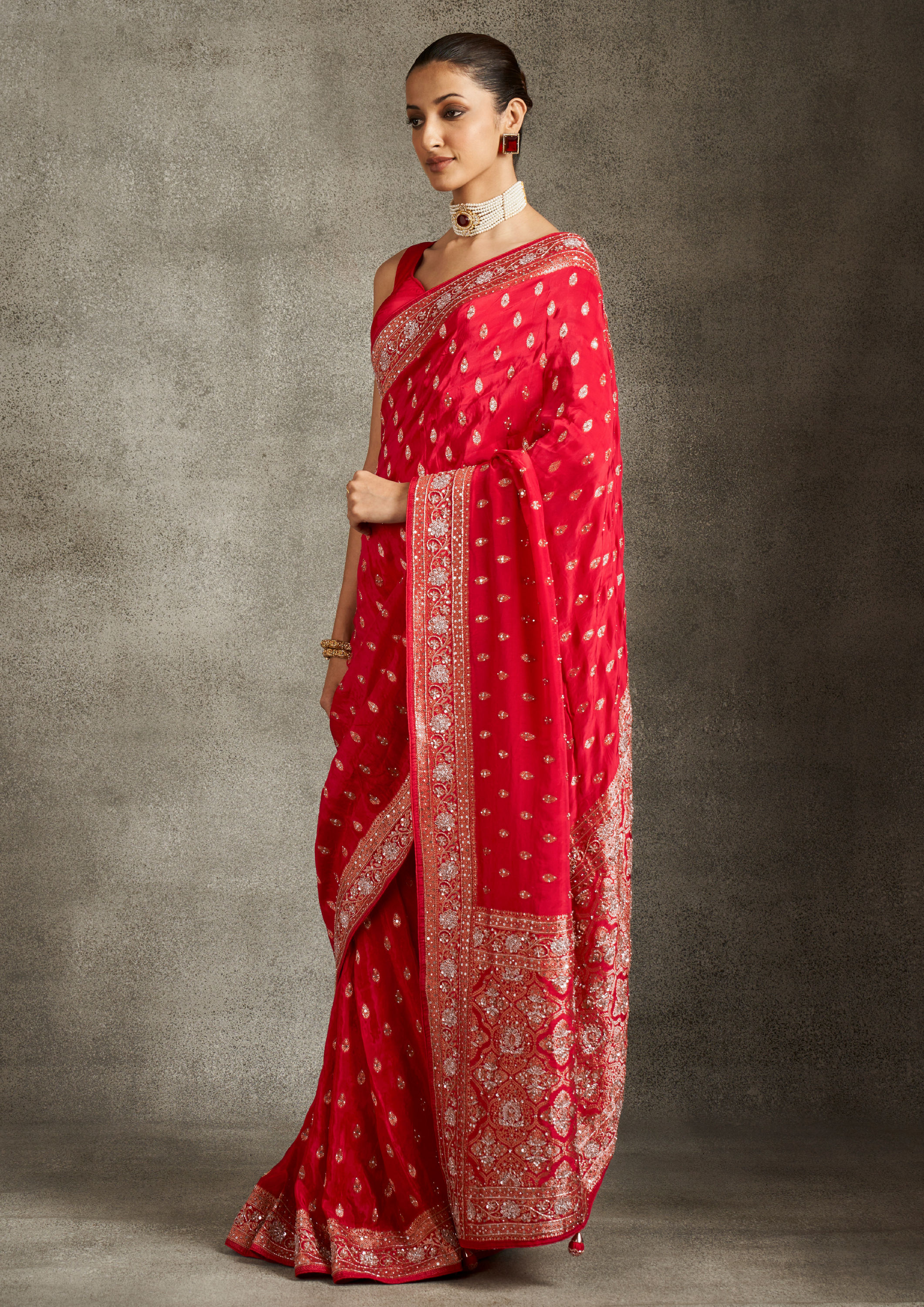 Twamev Women Radiant Red Silk Saree
