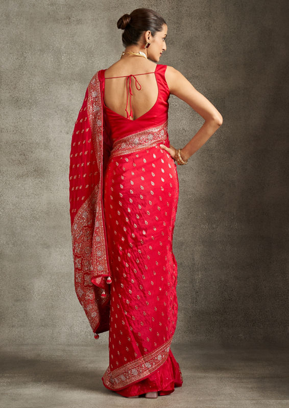 Twamev Women Radiant Red Silk Saree