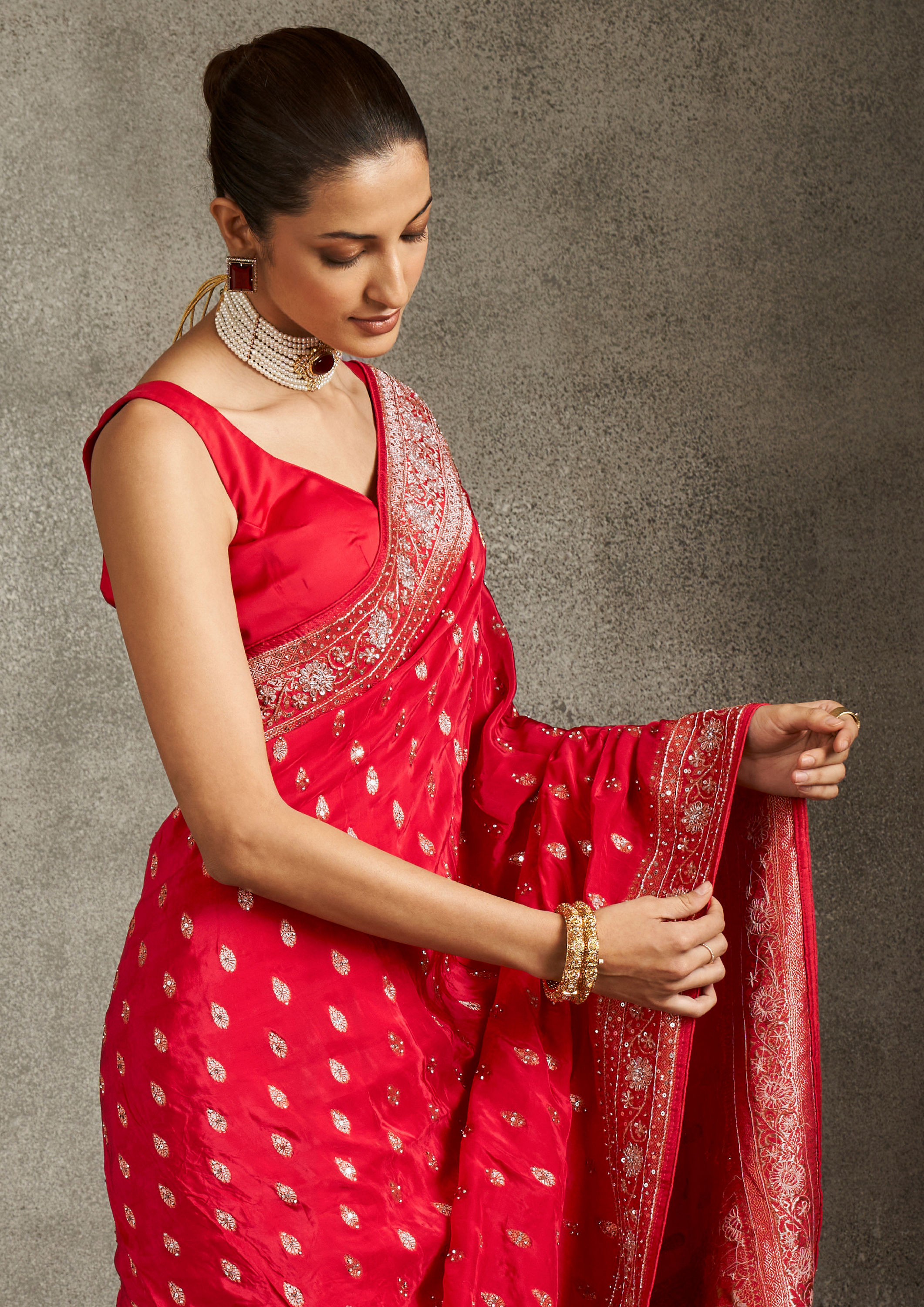 Twamev Women Radiant Red Silk Saree