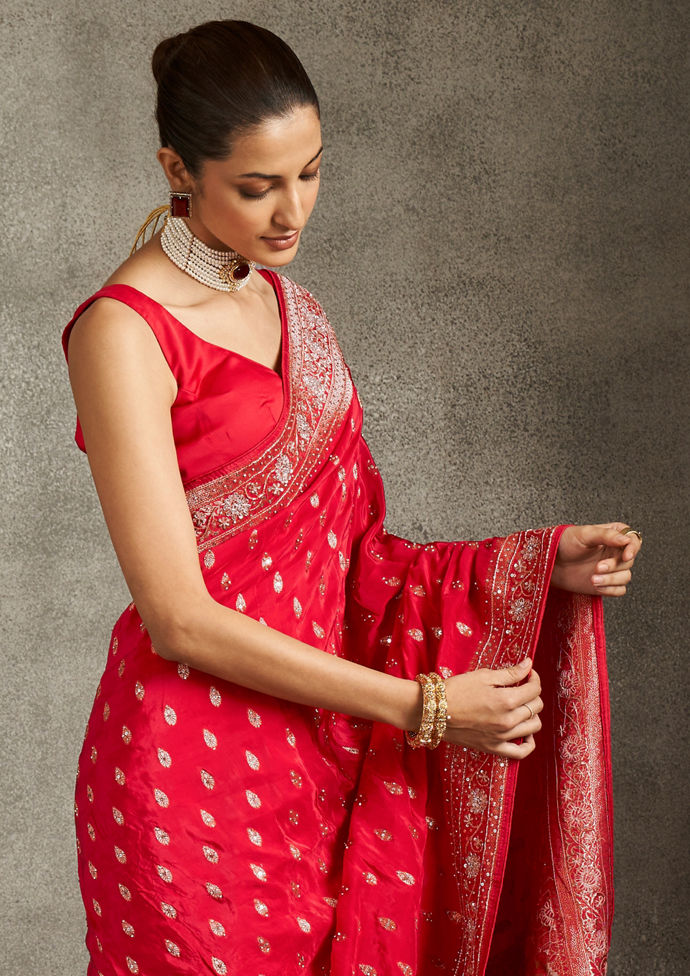 Twamev Women Radiant Red Silk Saree