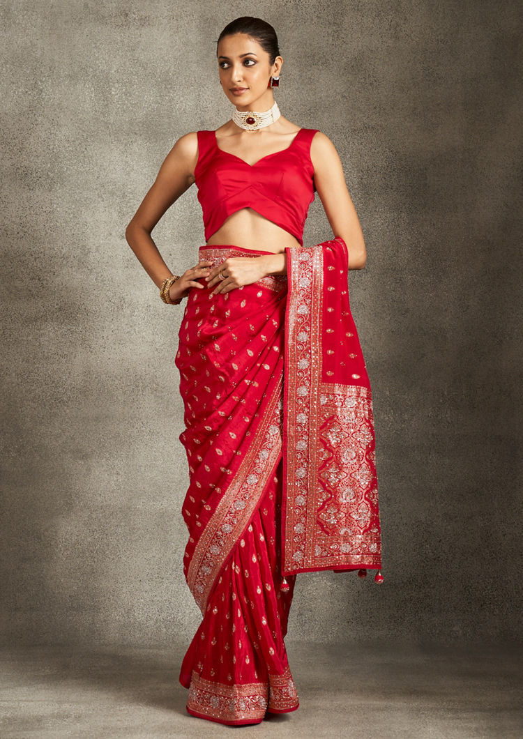 Twamev Women Radiant Red Silk Saree
