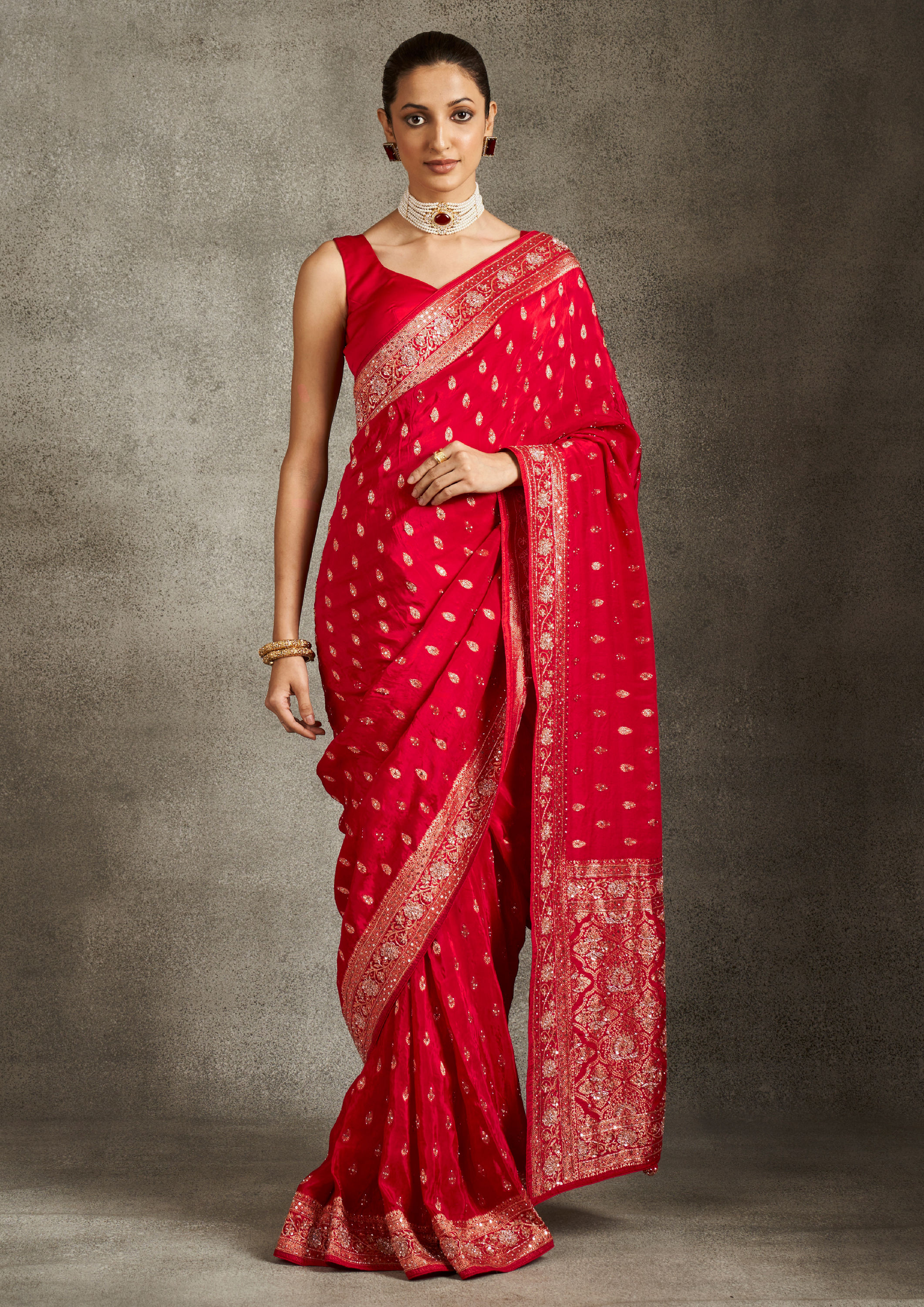 Twamev Women Radiant Red Silk Saree