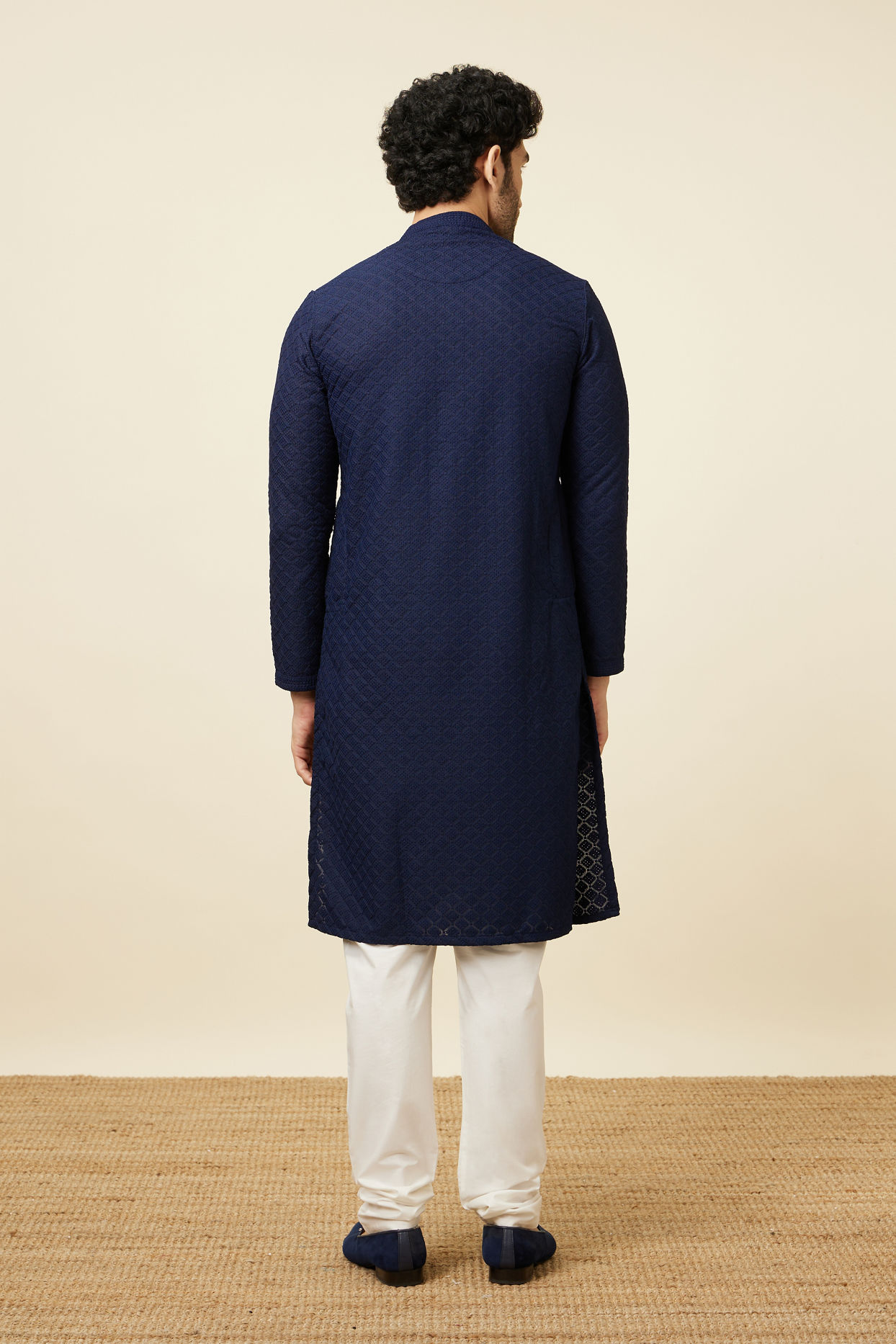 alt message - Manyavar Men Traditional Chikankari Blue Kurta Set image number 5