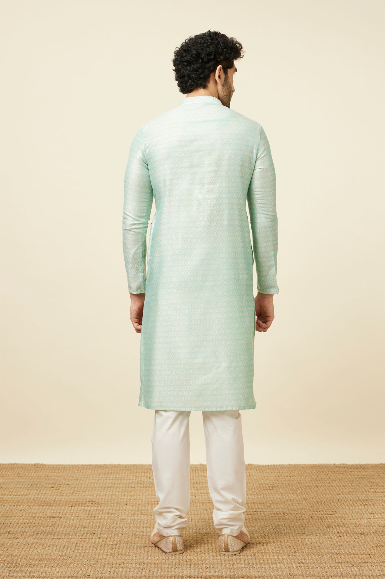 alt message - Manyavar Men Ice Blue Self Design Kurta Set image number 5