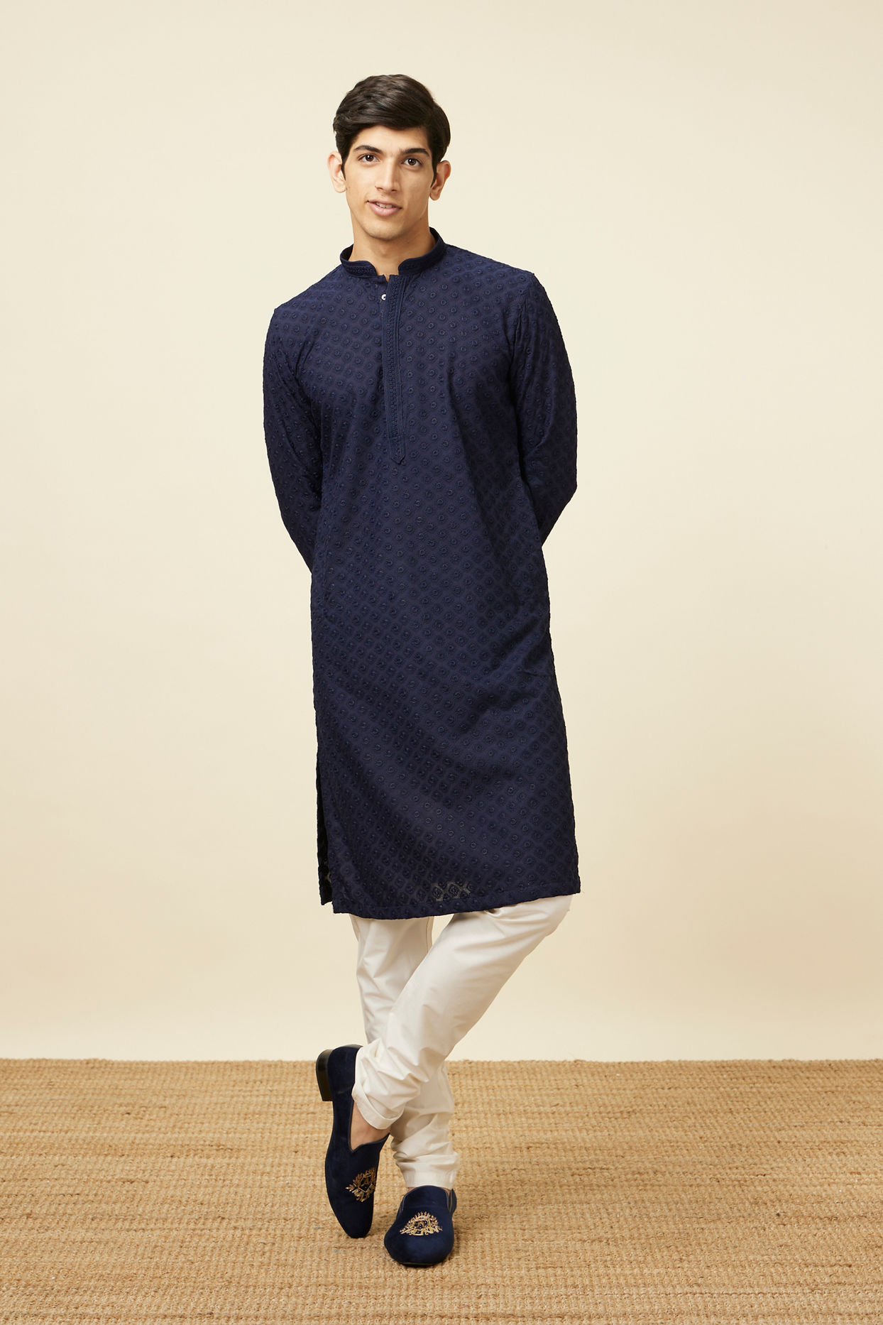 alt message - Manyavar Men Navy Blue Self Design Kurta Pajama image number 2