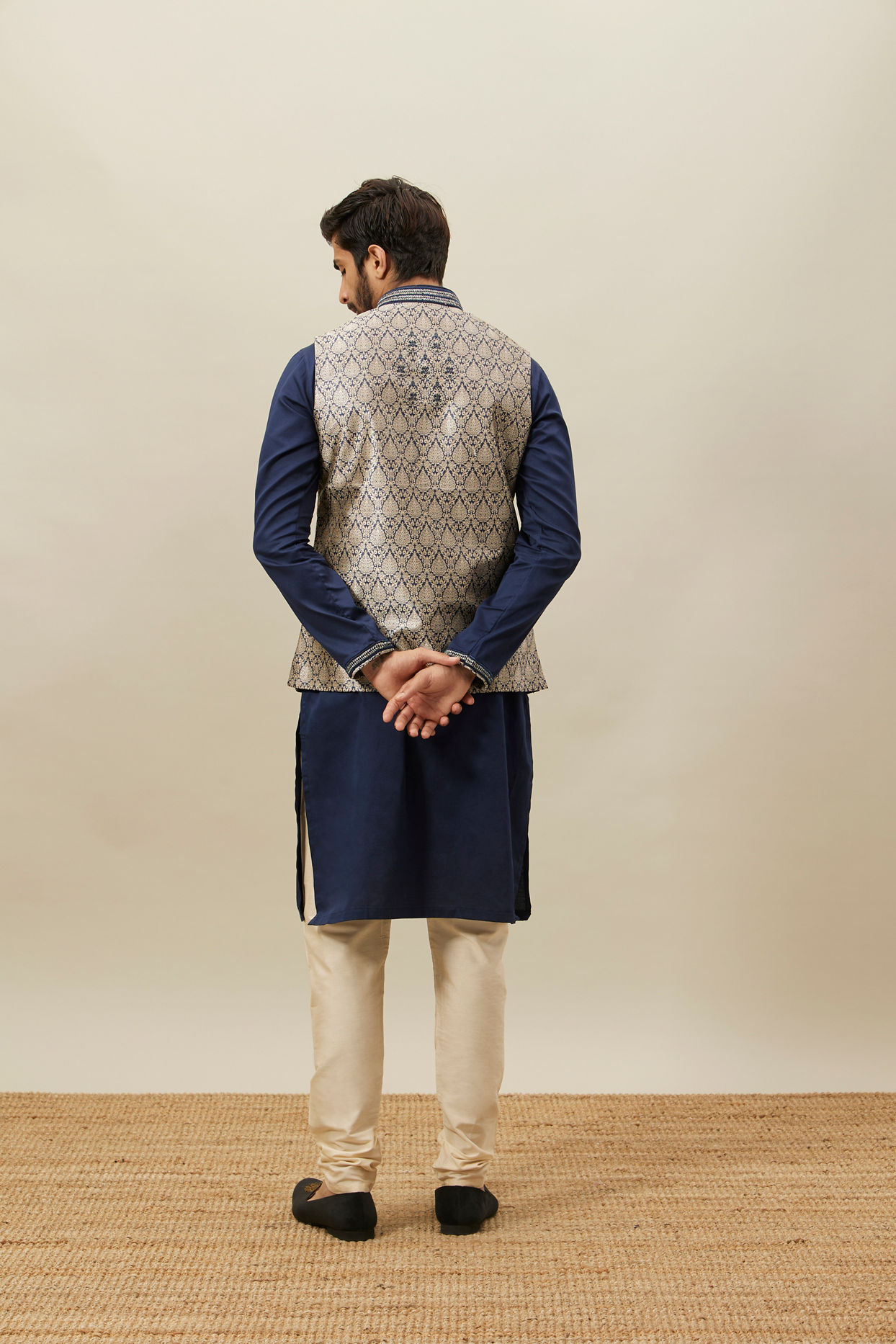 alt message - Manyavar Men Midnight Blue Medallion Patterned Jacket Set image number 4