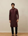 alt message - Manyavar Men Maroon Ogee Patterned Kurta Set image number 2