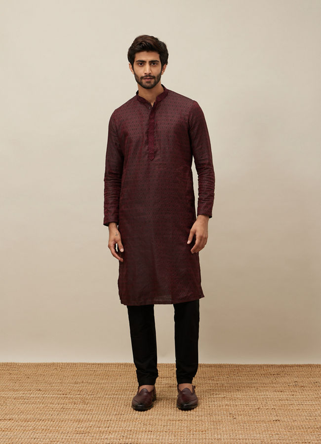 alt message - Manyavar Men Maroon Ogee Patterned Kurta Set image number 2