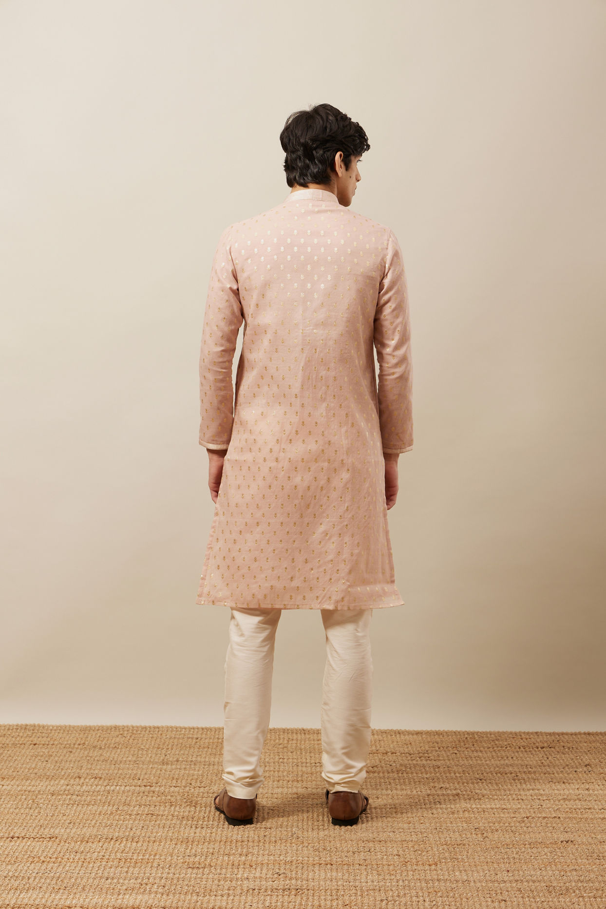 alt message - Manyavar Men Soft Pink Buta Patterned Kurta Set image number 5