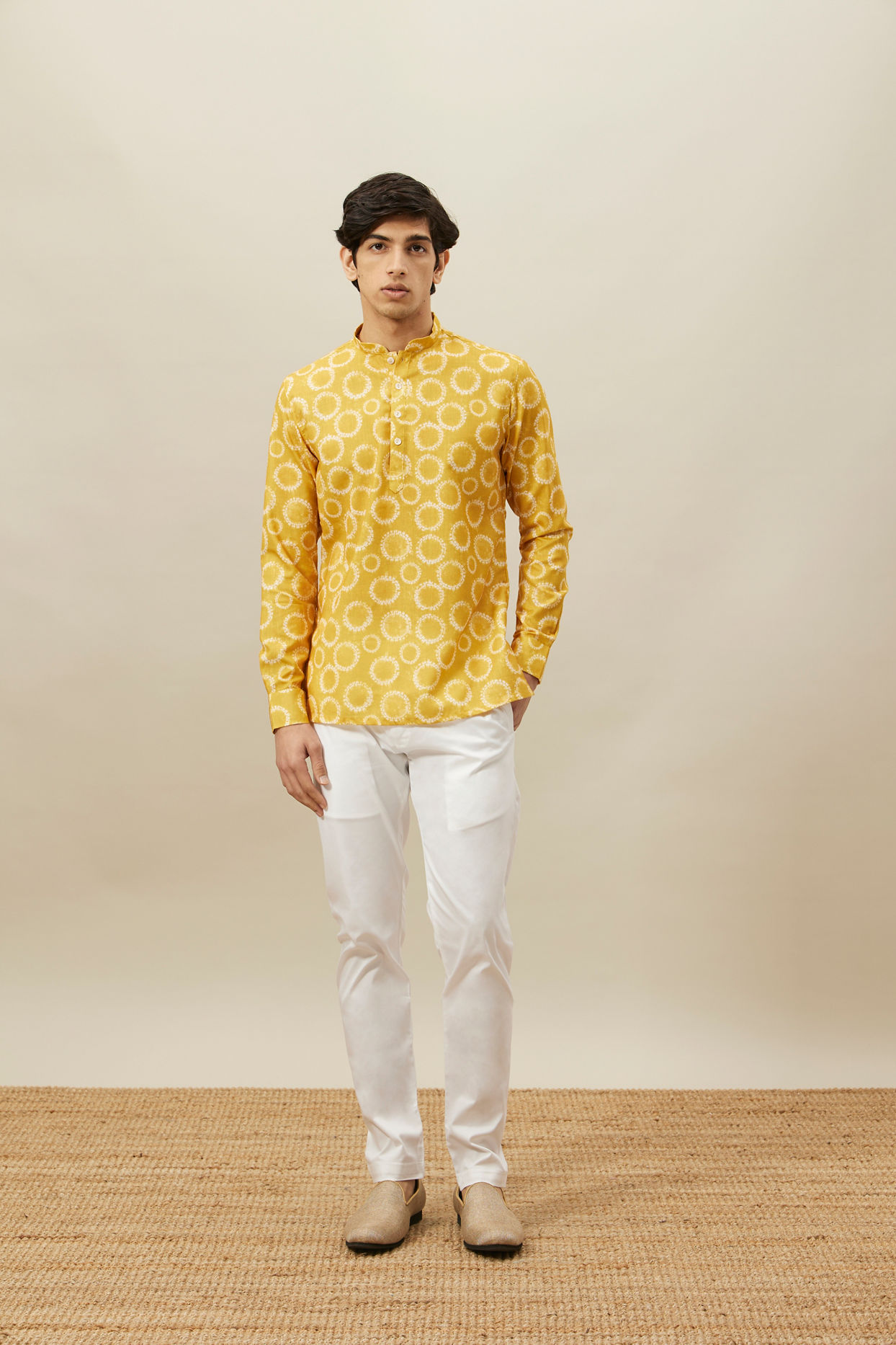 alt message - Manyavar Men Aspen Gold Spherical Printed Short Kurta image number 2