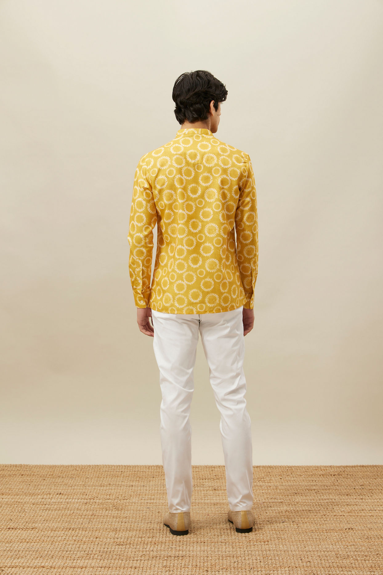 alt message - Manyavar Men Aspen Gold Spherical Printed Short Kurta image number 3