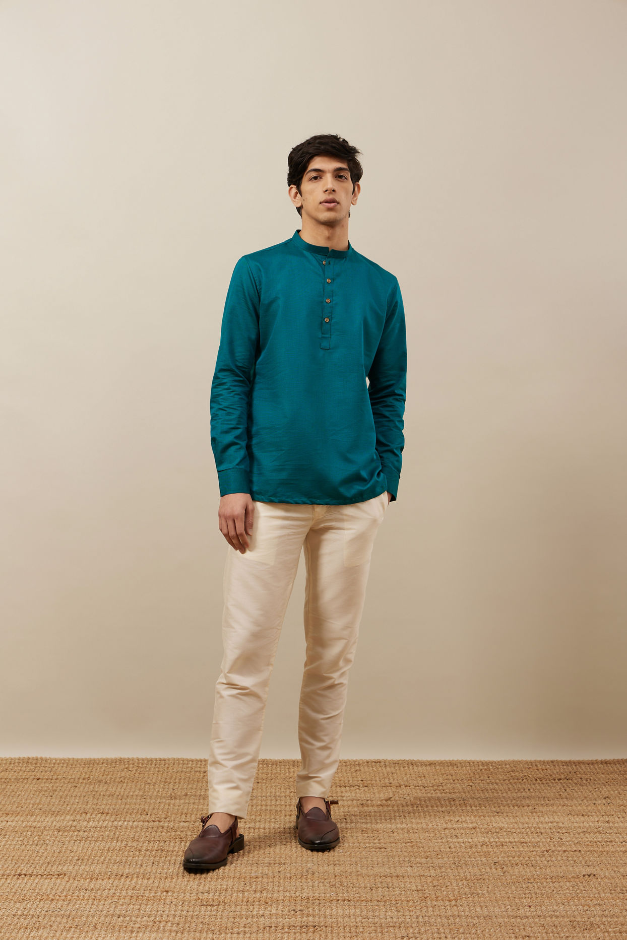 alt message - Manyavar Men Atlantic Deep Green Bandhgala Style Short Kurta image number 2