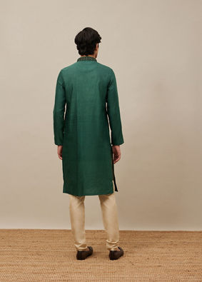 alt message - Manyavar Men Hunter Green Bel Buti Patterned Kurta Set image number 5