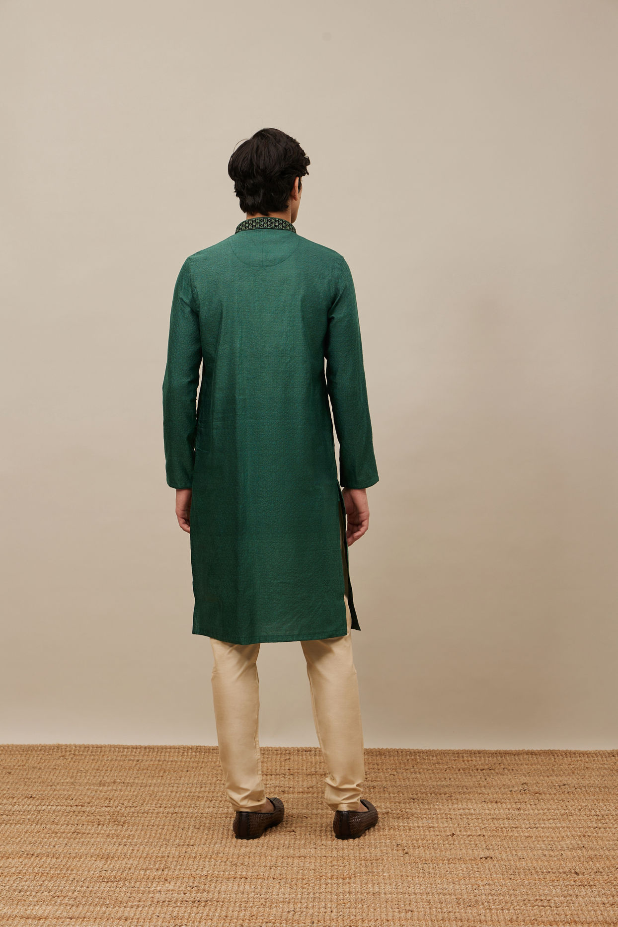 alt message - Manyavar Men Hunter Green Bel Buti Patterned Kurta Set image number 5