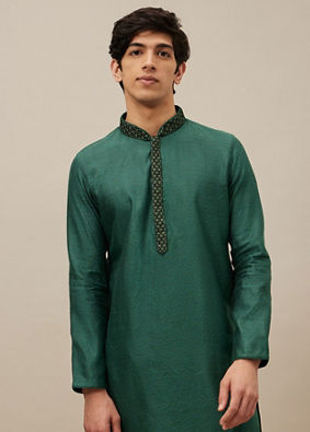 alt message - Manyavar Men Hunter Green Bel Buti Patterned Kurta Set image number 0