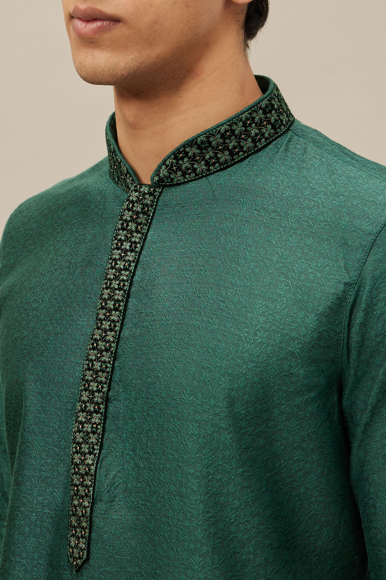 alt message - Manyavar Men Hunter Green Bel Buti Patterned Kurta Set image number 1