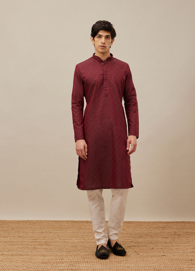 alt message - Manyavar Men Chilli Pepper Red Self Patterned Kurta Set image number 2