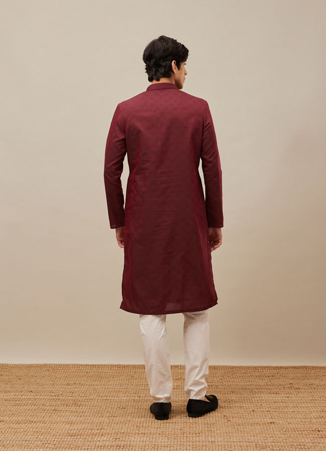 alt message - Manyavar Men Chilli Pepper Red Self Patterned Kurta Set image number 4