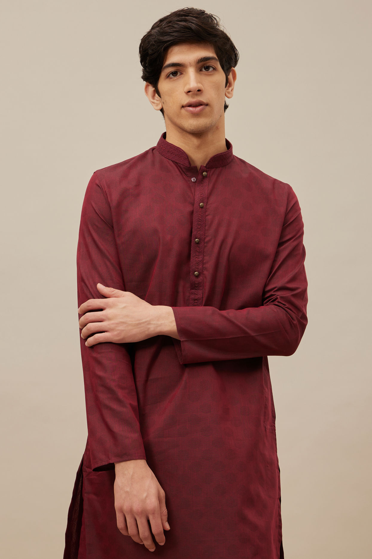 alt message - Manyavar Men Chilli Pepper Red Self Patterned Kurta Set image number 0