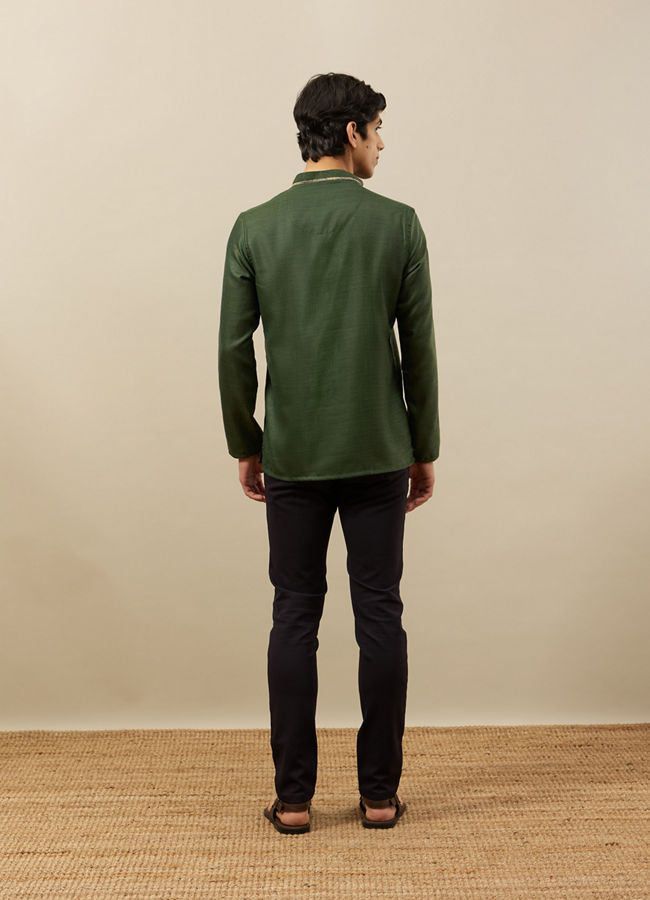 alt message - Manyavar Men Hunter Green Embroidered Neckline Short Kurta image number 3