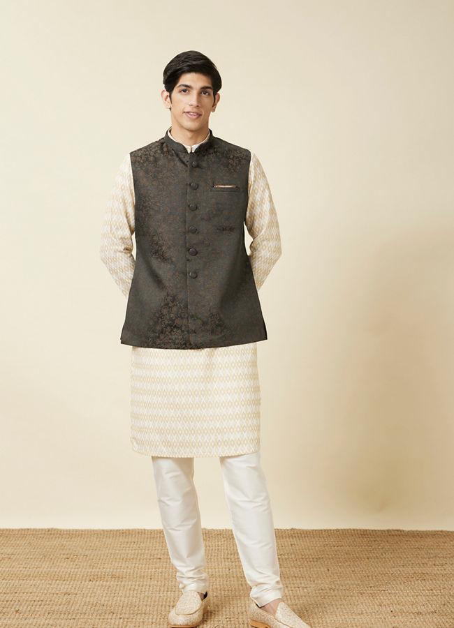 alt message - Manyavar Men Hunter Green Bel Buti Patterned Waistcoat image number 2