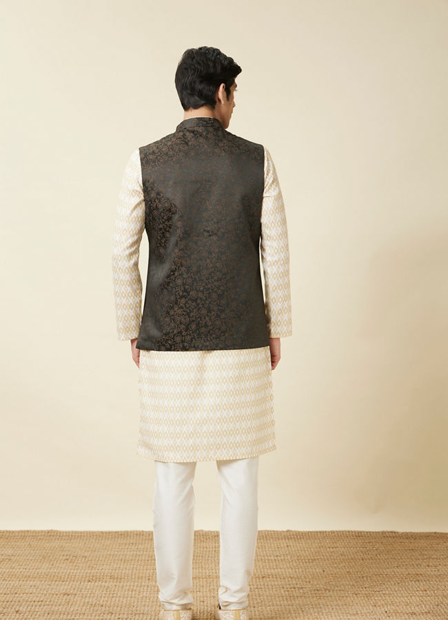 alt message - Manyavar Men Hunter Green Bel Buti Patterned Waistcoat image number 3