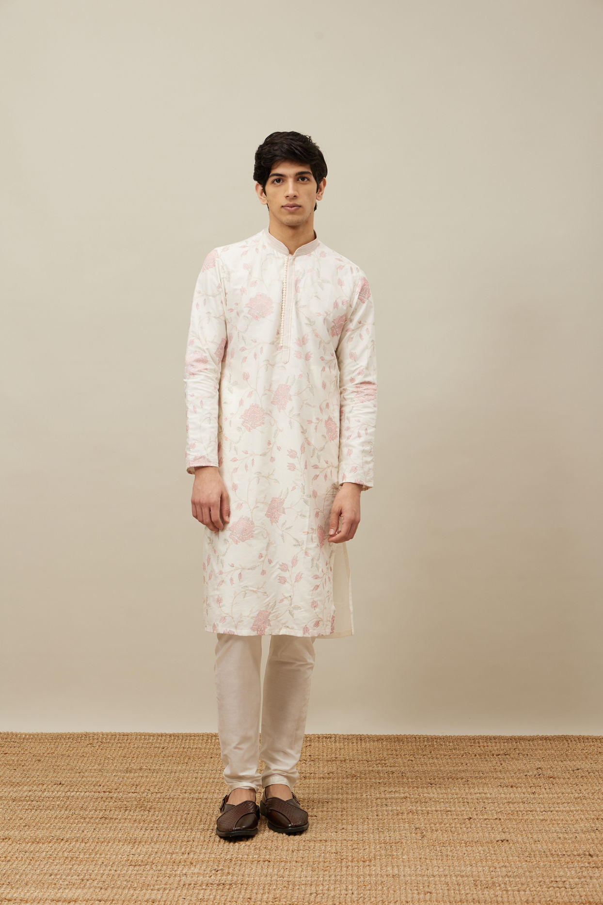 alt message - Manyavar Men Delicate Cream Bel Buti Patterned Kurta Set image number 2