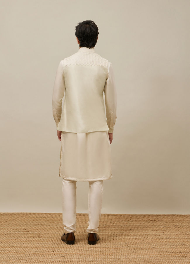 alt message - Manyavar Men Pearled Ivory White Ogee Patterned Jacket Set image number 3